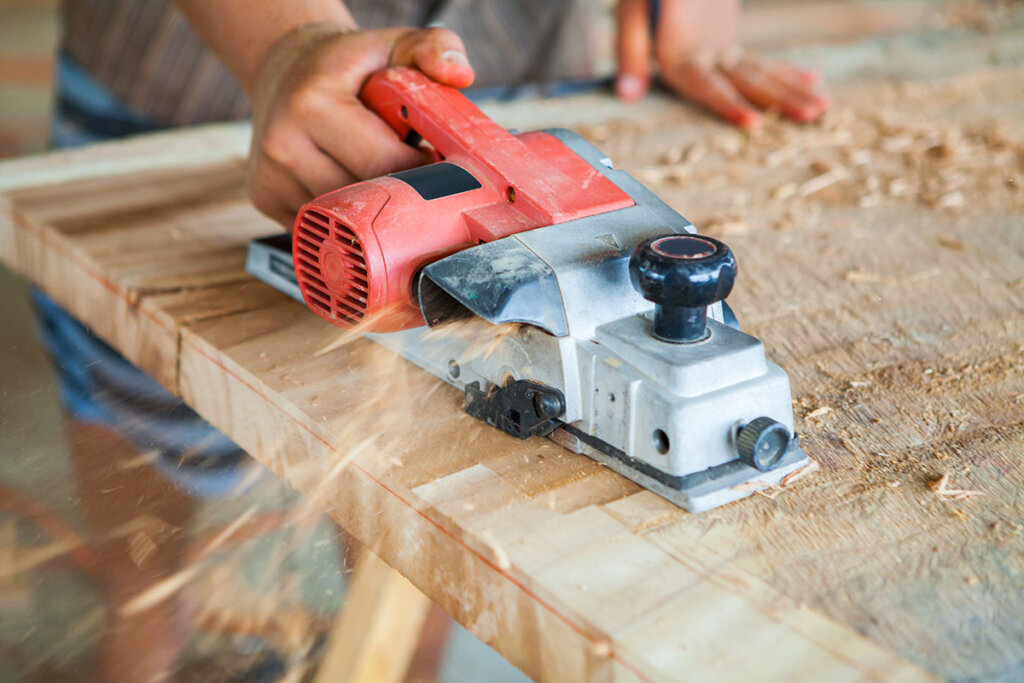 Tafelblad wordt bewerkt