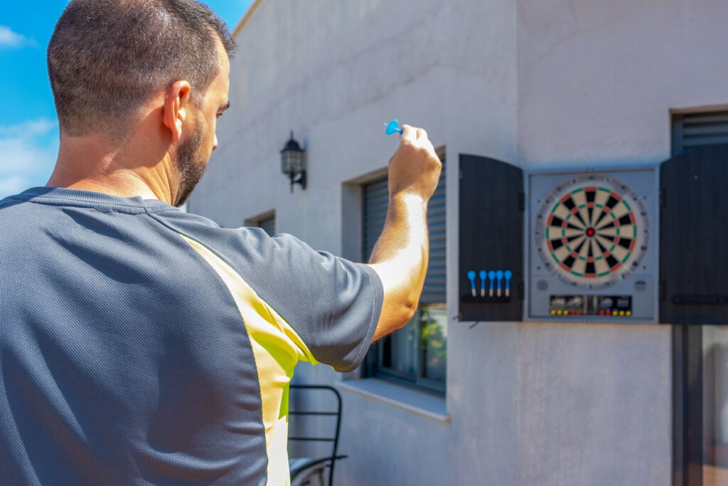 person_playing_darts