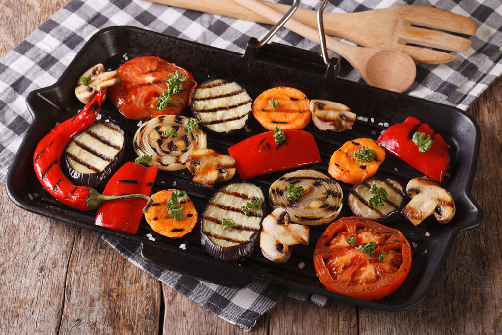 Gegrilde groenten in een grillpan