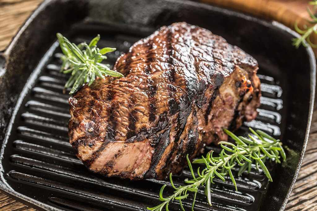 perfect gegrilde steak in grillpan