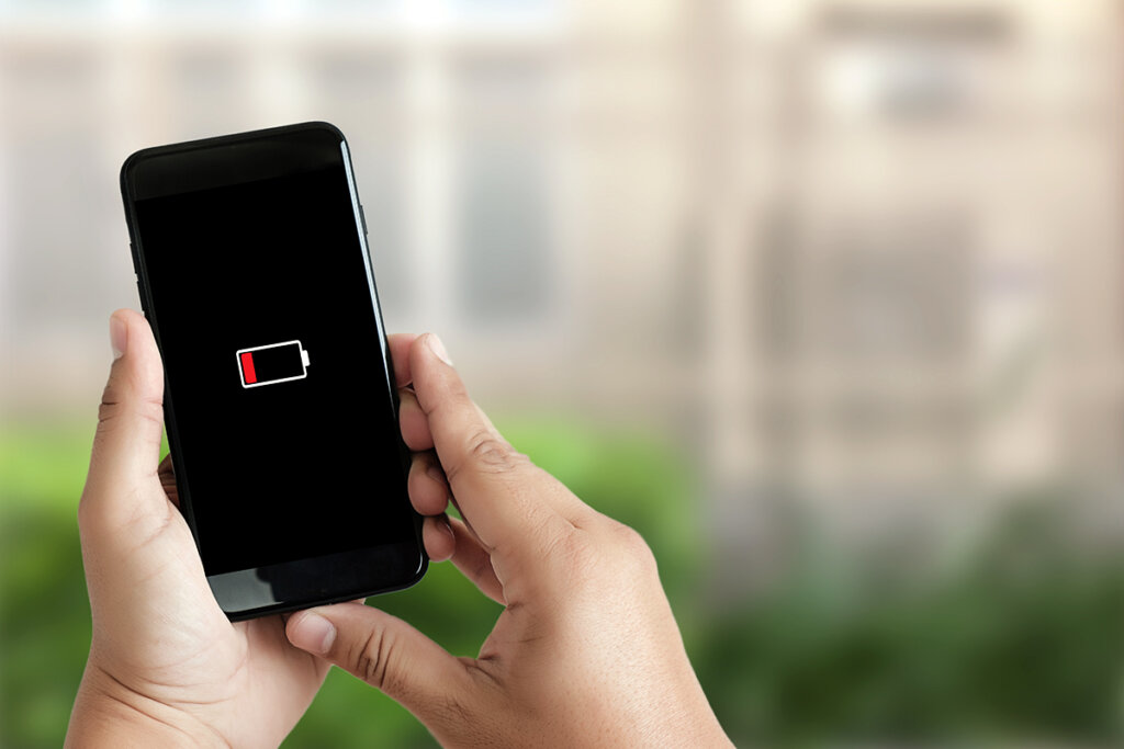 Smartphone met lege batterij