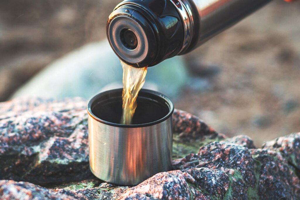 close_up_pouring_coffee